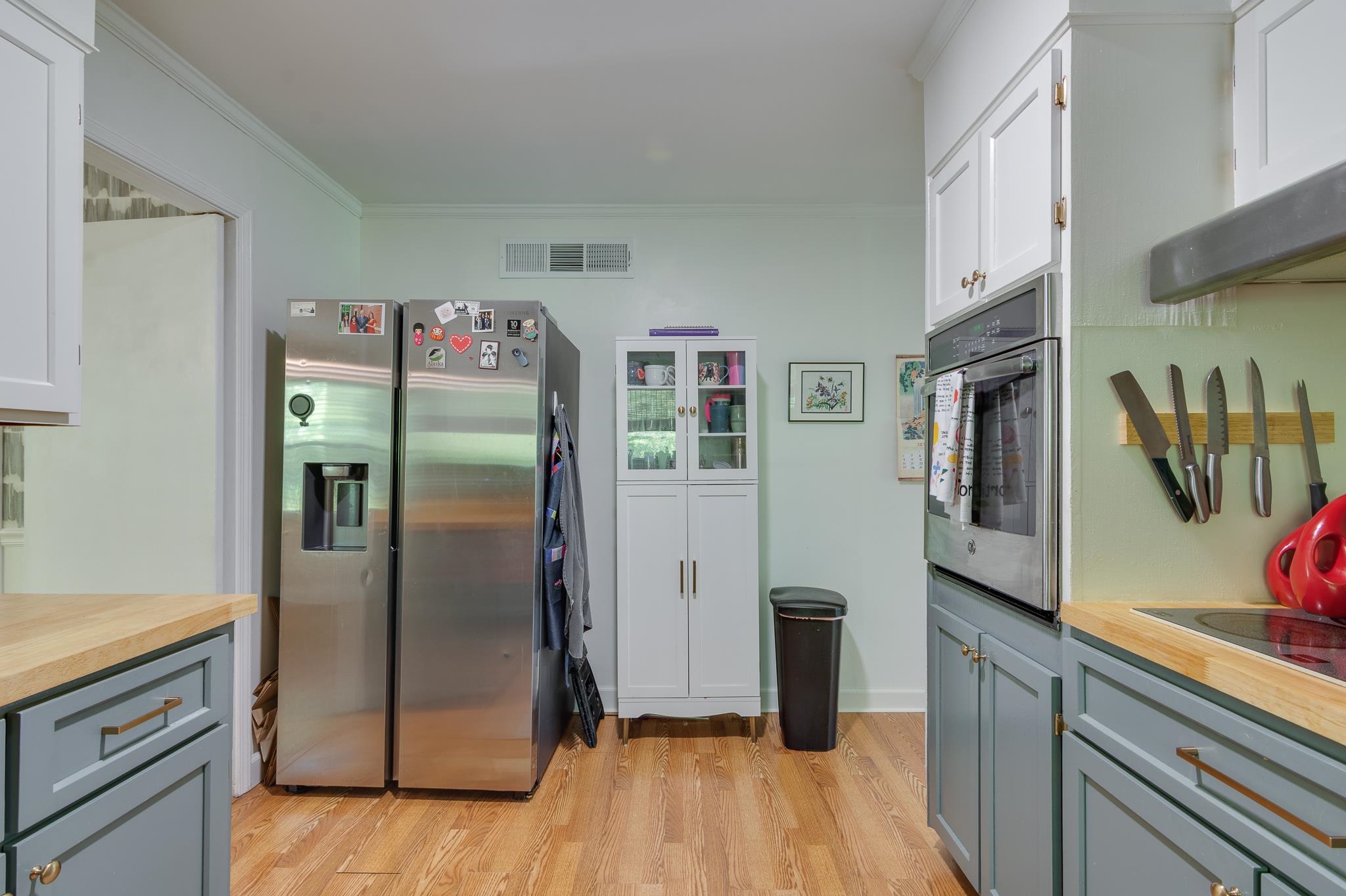 1423 W CRESTWOOD DR