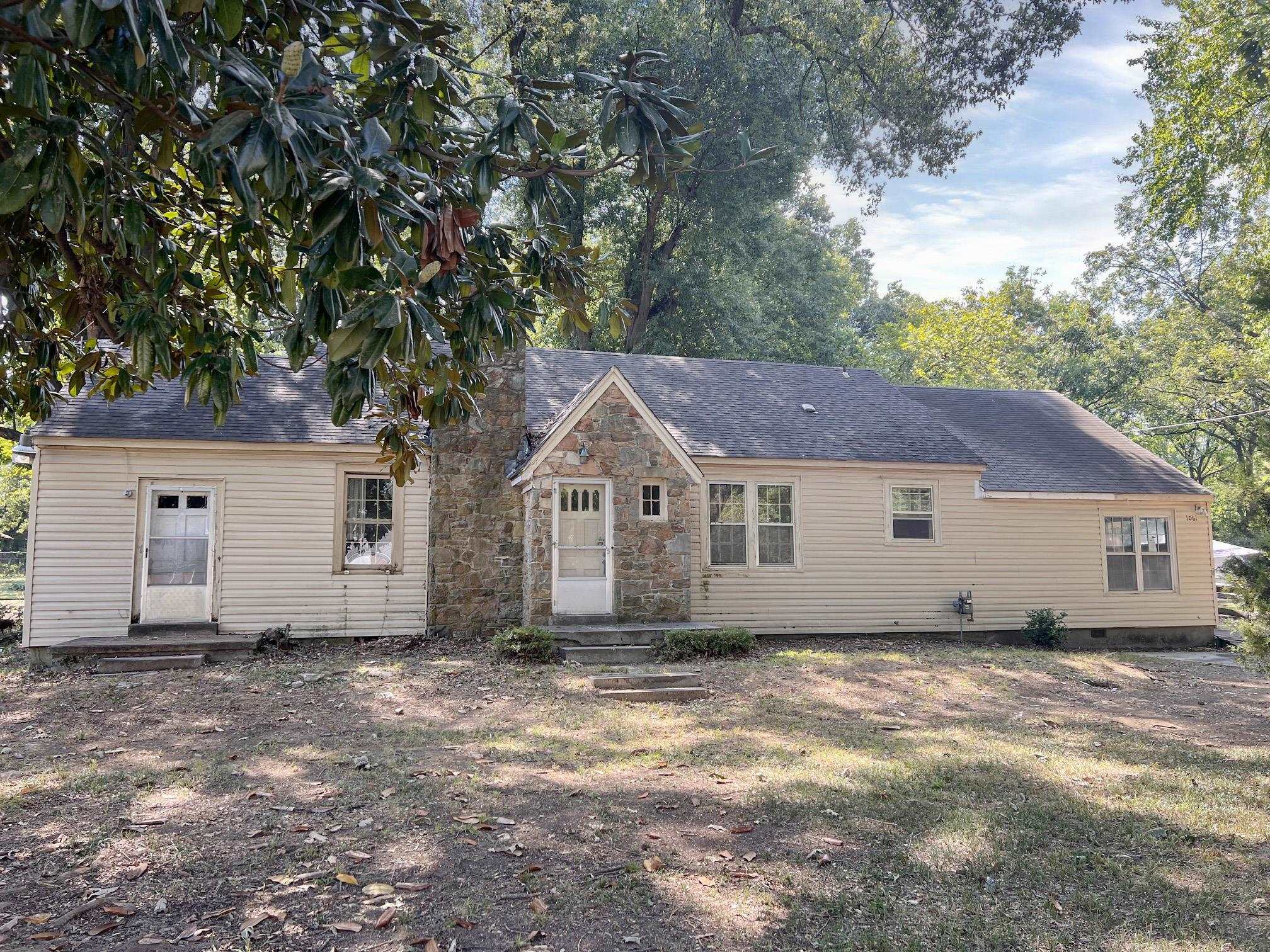 1061 MOSBY RD