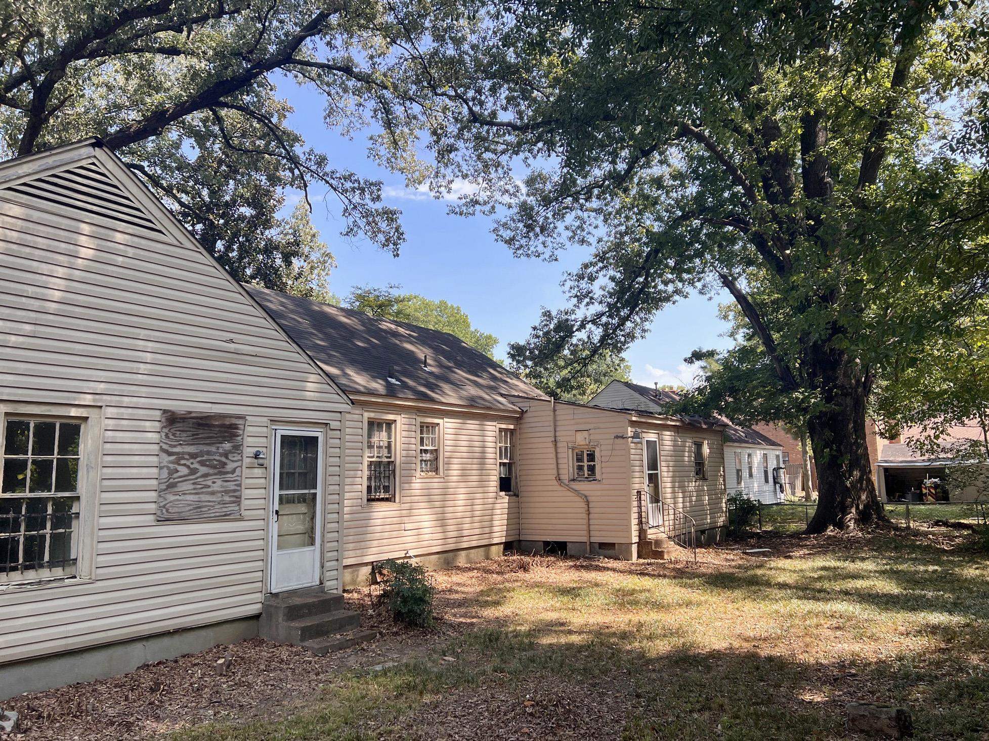1061 MOSBY RD
