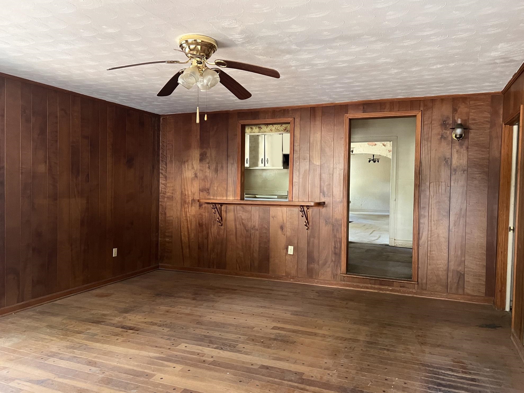 1061 MOSBY RD