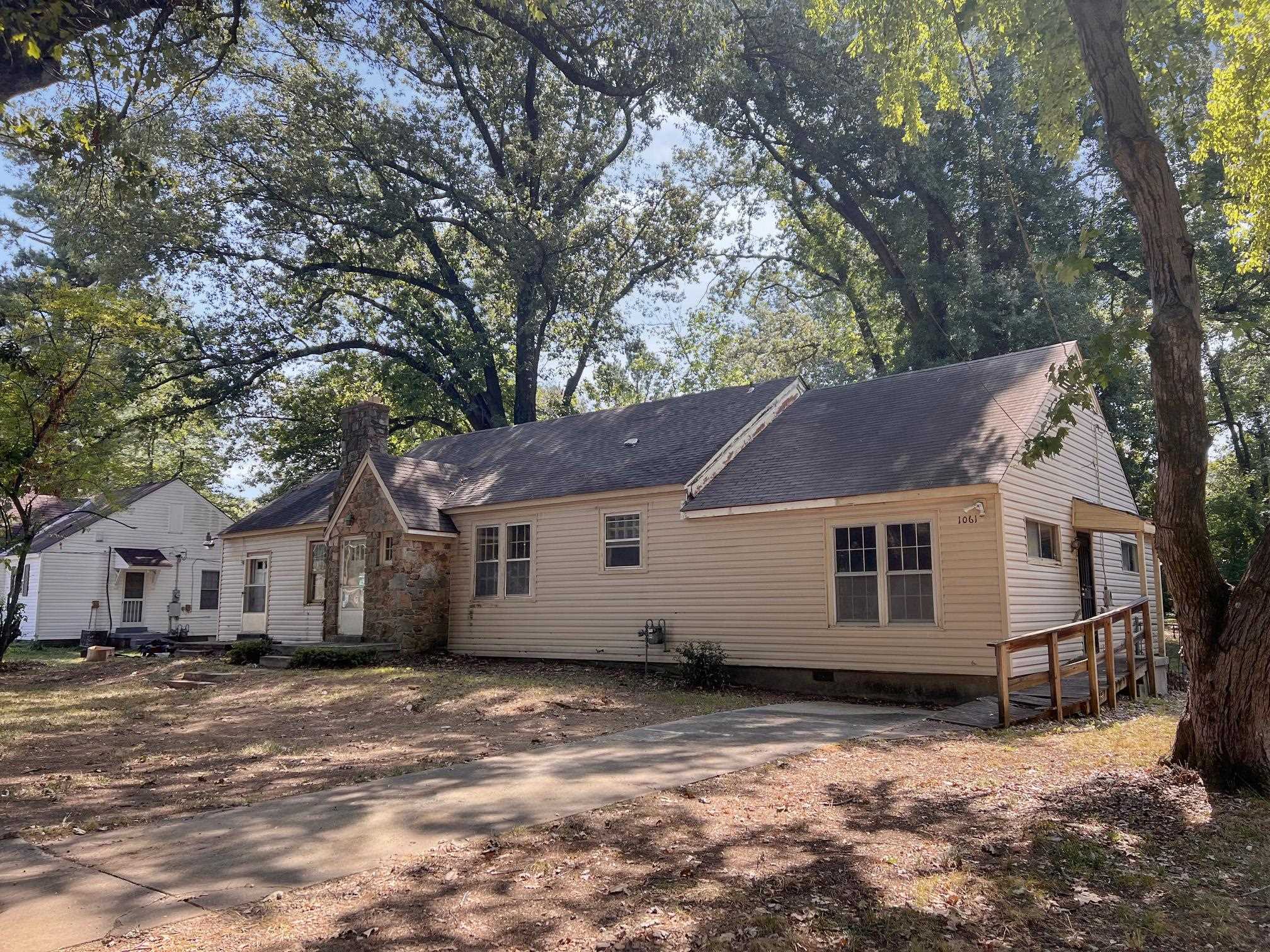 1061 MOSBY RD