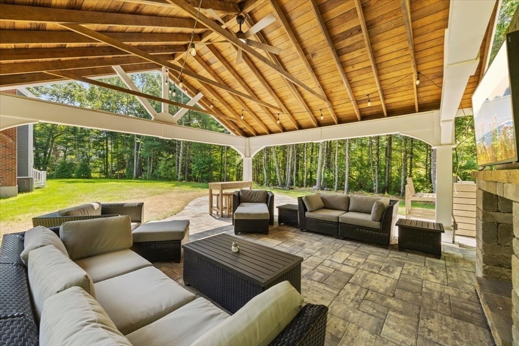 150 Bradley Ln