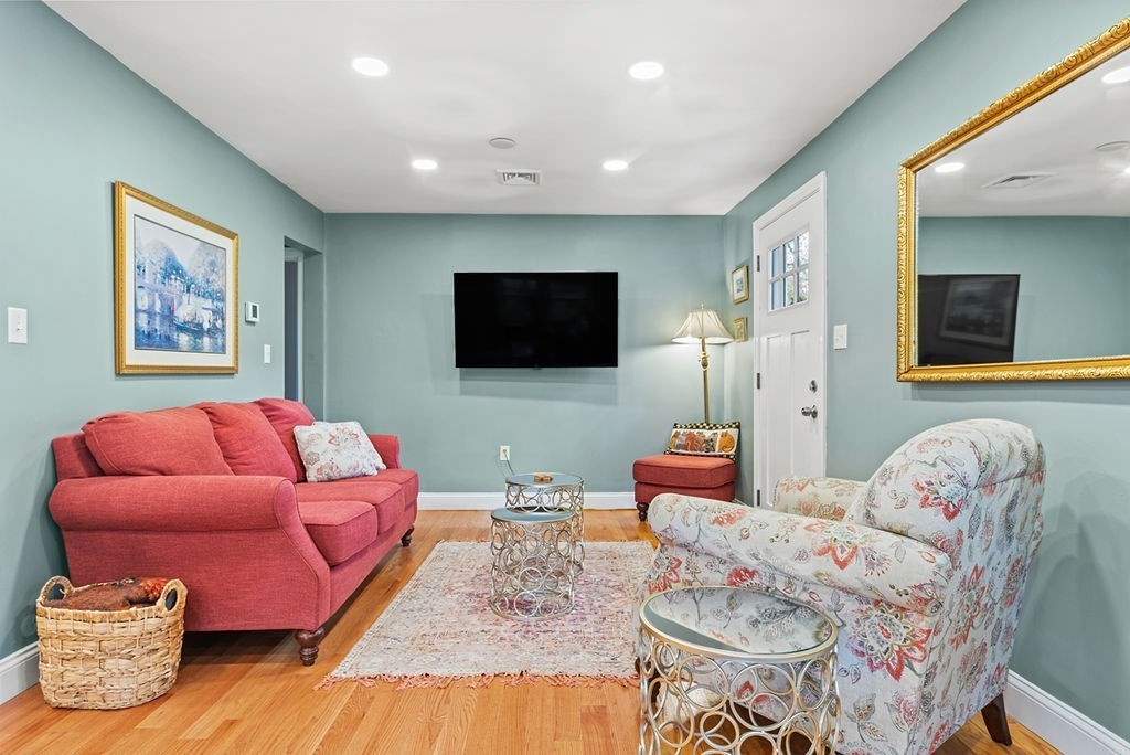 46 Lorna Ave, Pembroke