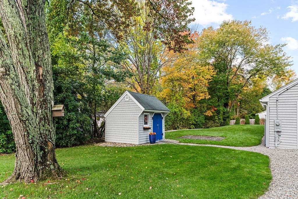 46 Lorna Ave, Pembroke