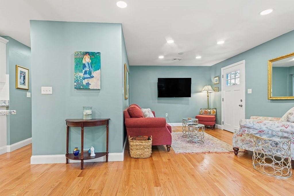 46 Lorna Ave, Pembroke