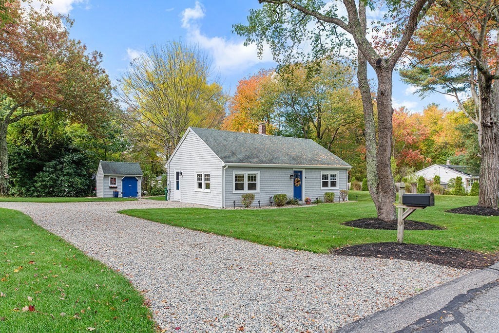 46 Lorna Ave, Pembroke