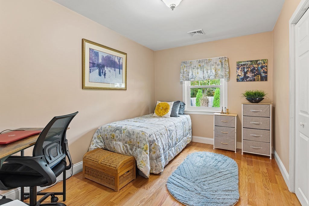 46 Lorna Ave, Pembroke