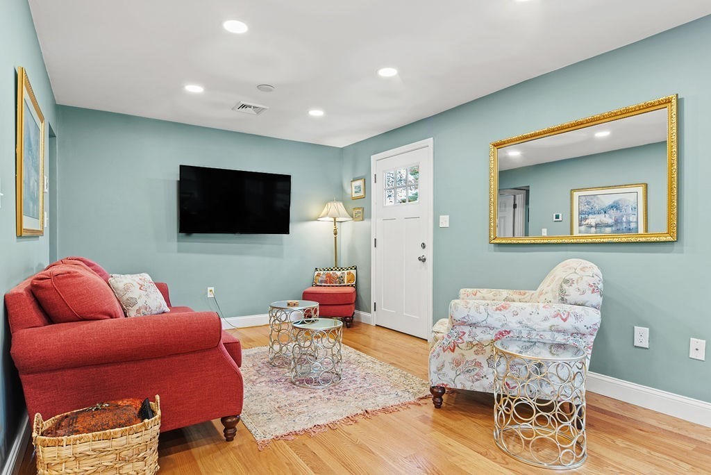 46 Lorna Ave, Pembroke