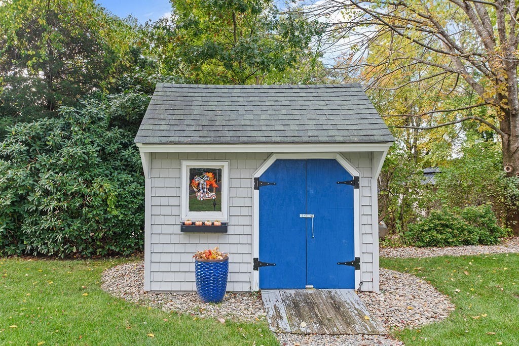 46 Lorna Ave, Pembroke