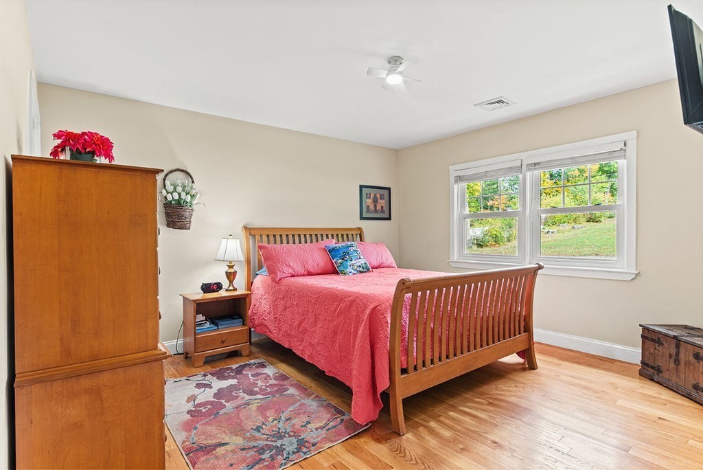 46 Lorna Ave, Pembroke