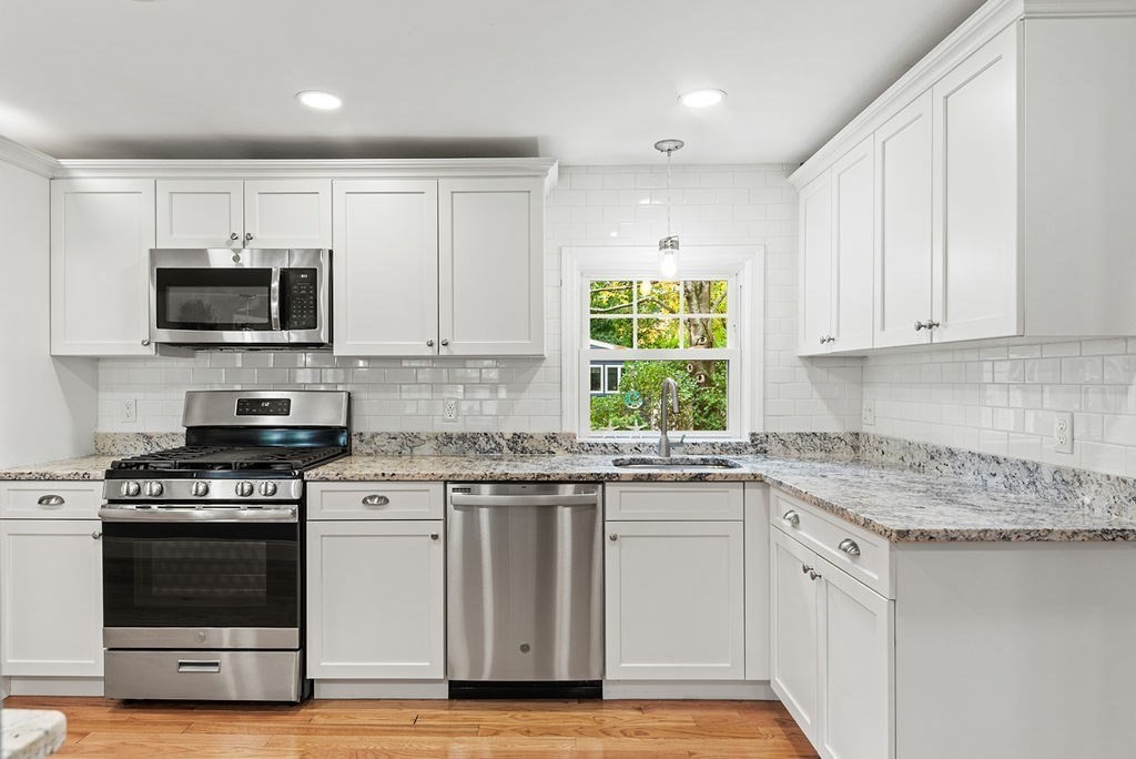 46 Lorna Ave, Pembroke