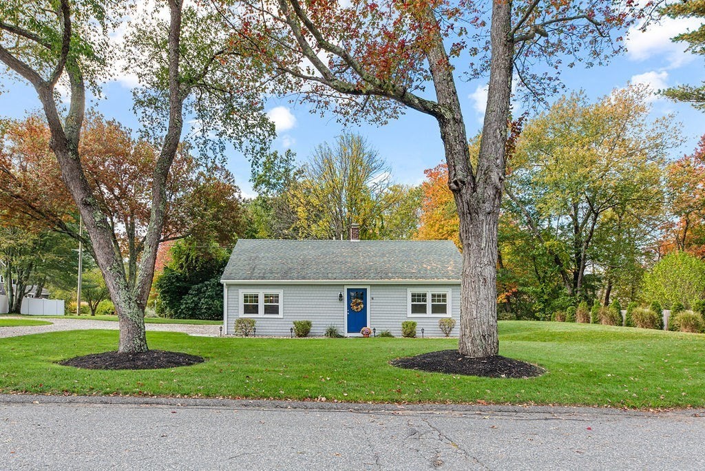 46 Lorna Ave, Pembroke