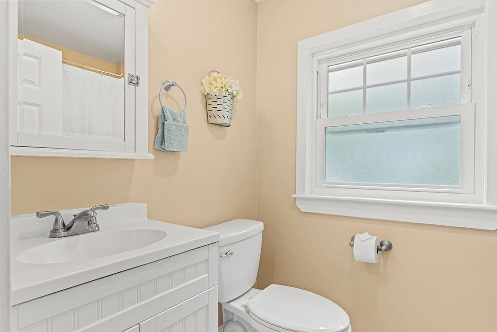 46 Lorna Ave, Pembroke