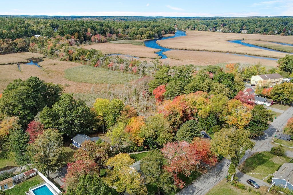 46 Lorna Ave, Pembroke