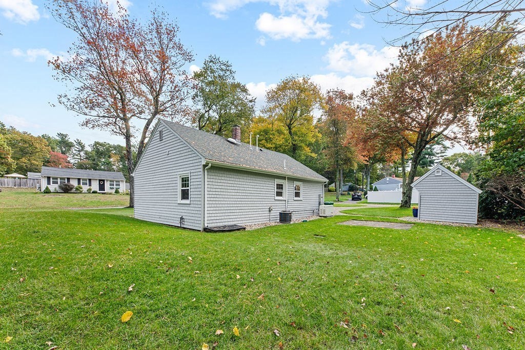 46 Lorna Ave, Pembroke