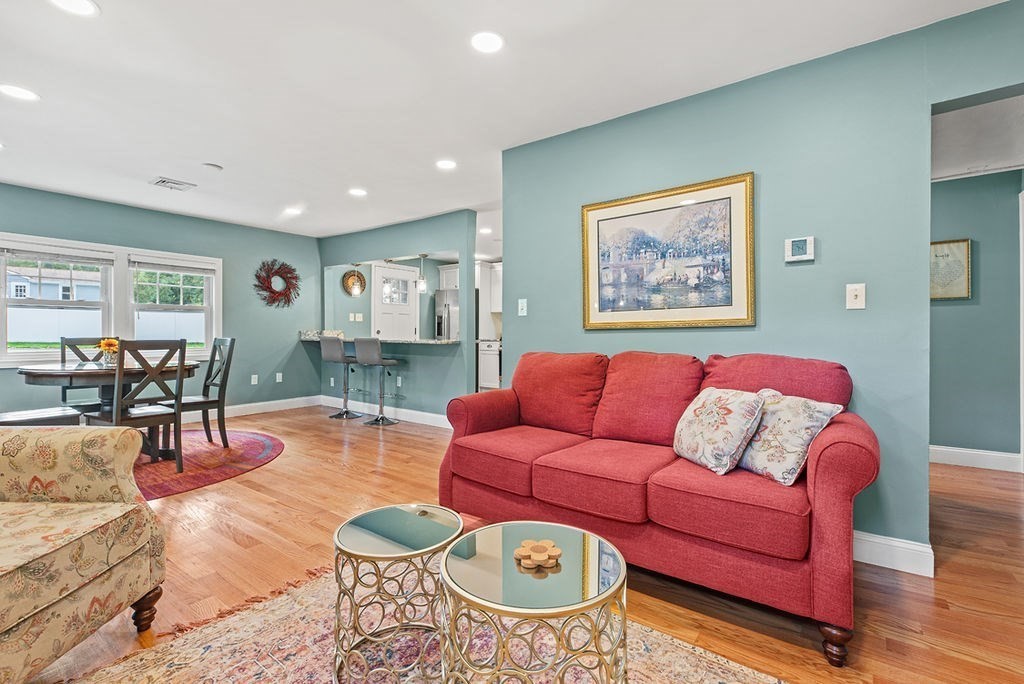 46 Lorna Ave, Pembroke