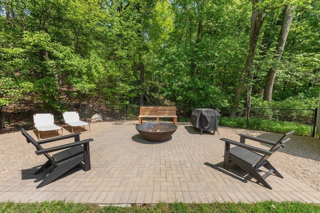 40 Kinsley Ln