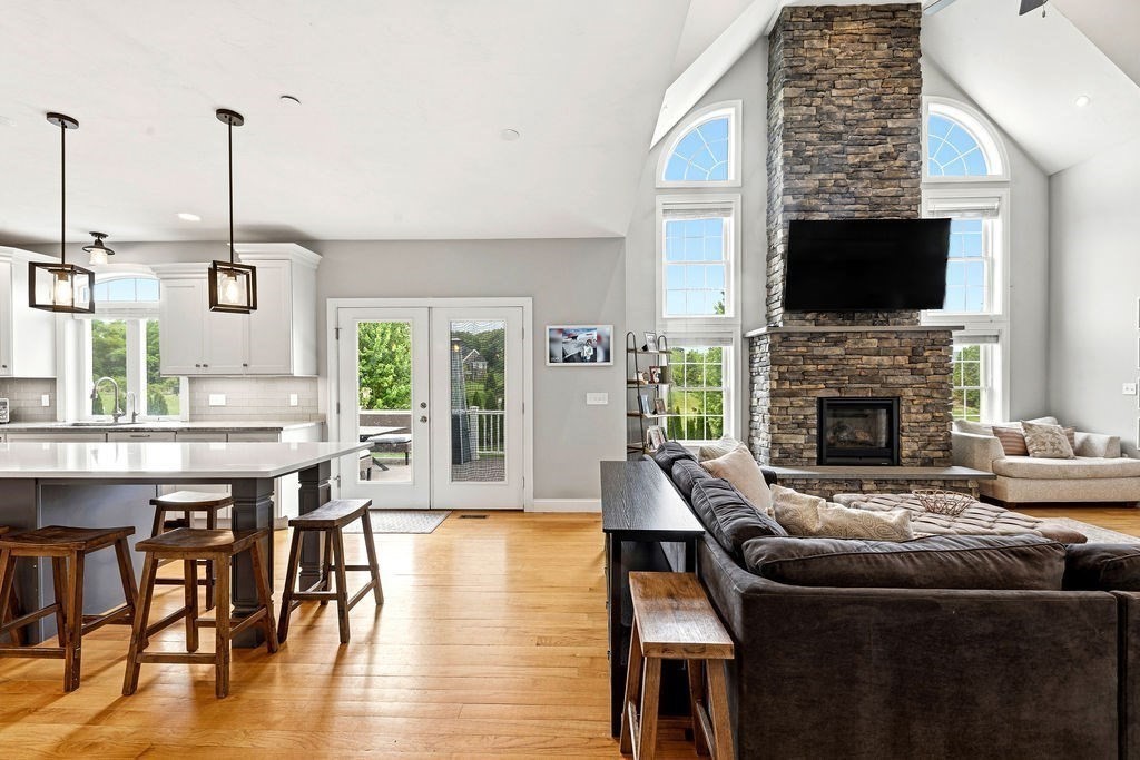 14 Amber Dr