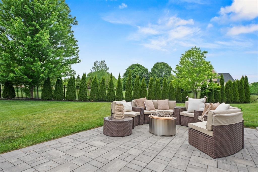 14 Amber Dr