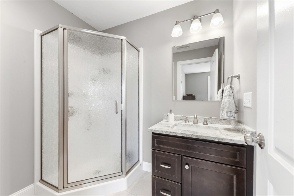 14 Amber Dr