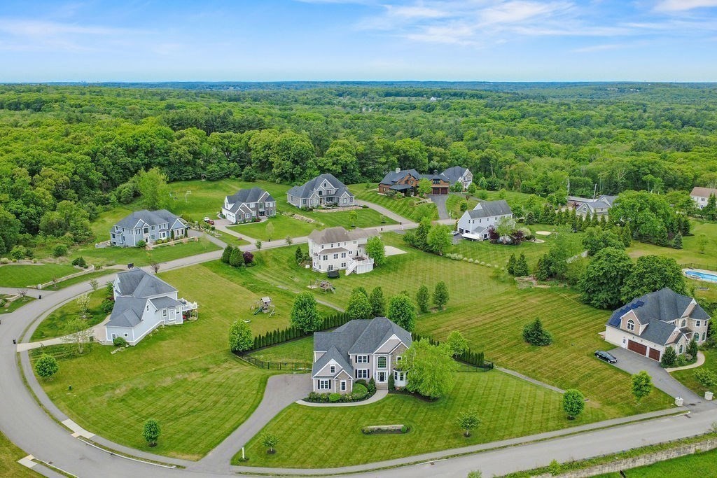 14 Amber Dr