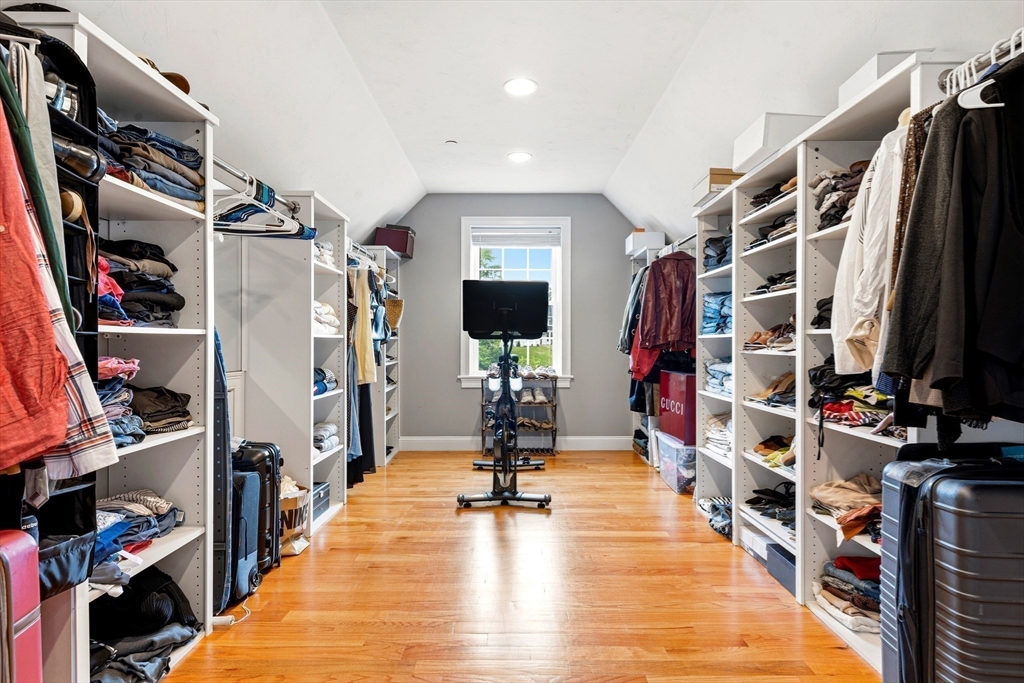 14 Amber Dr