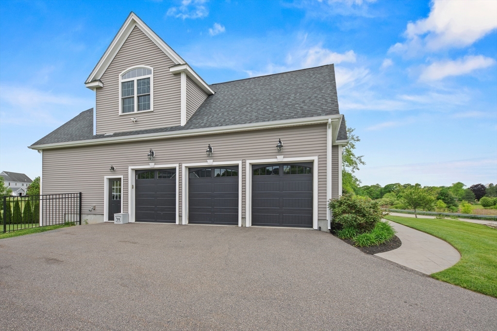 14 Amber Dr