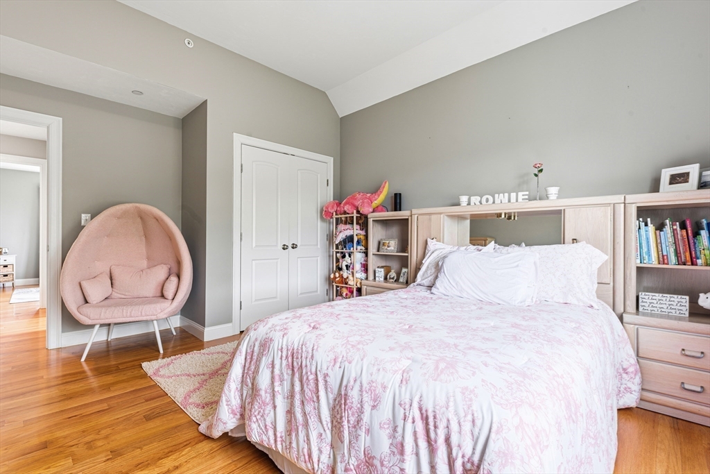 14 Amber Dr