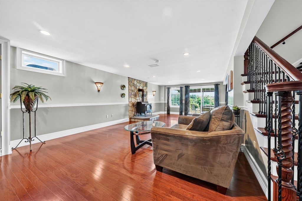 385 Scott Rd