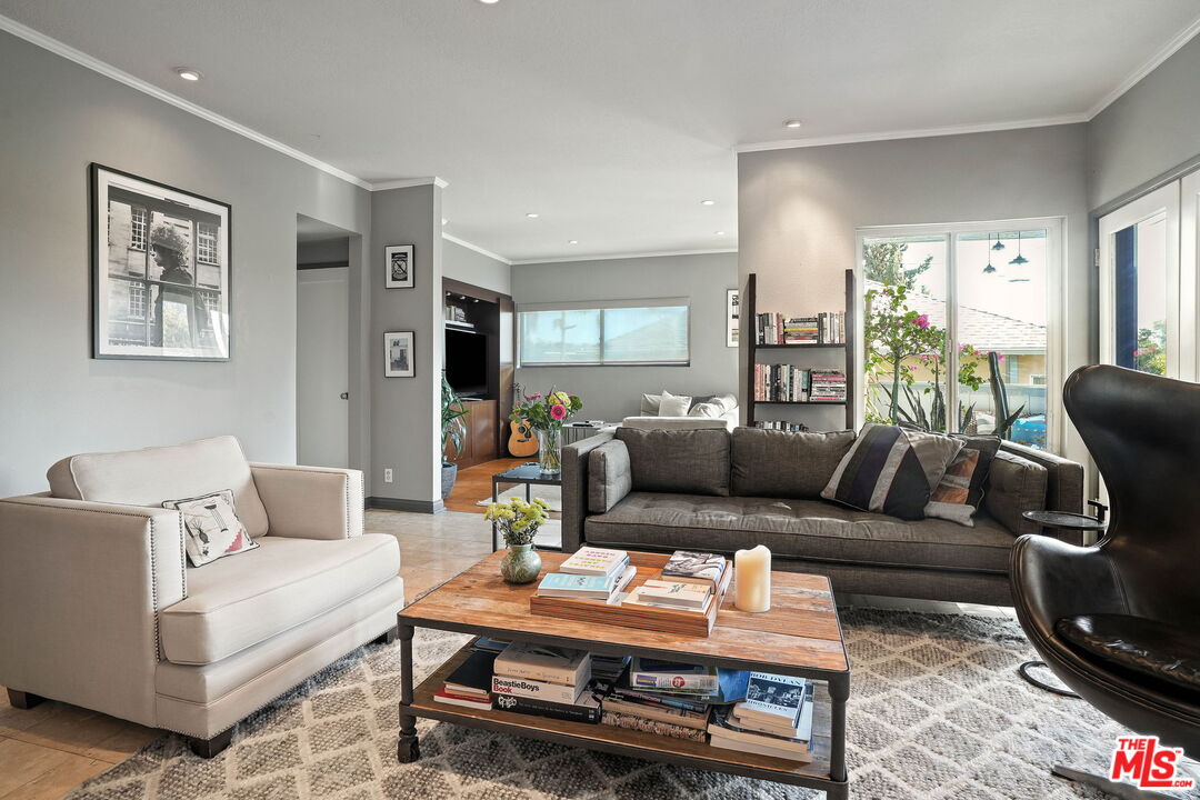 1133 N Clark St Unit: 103