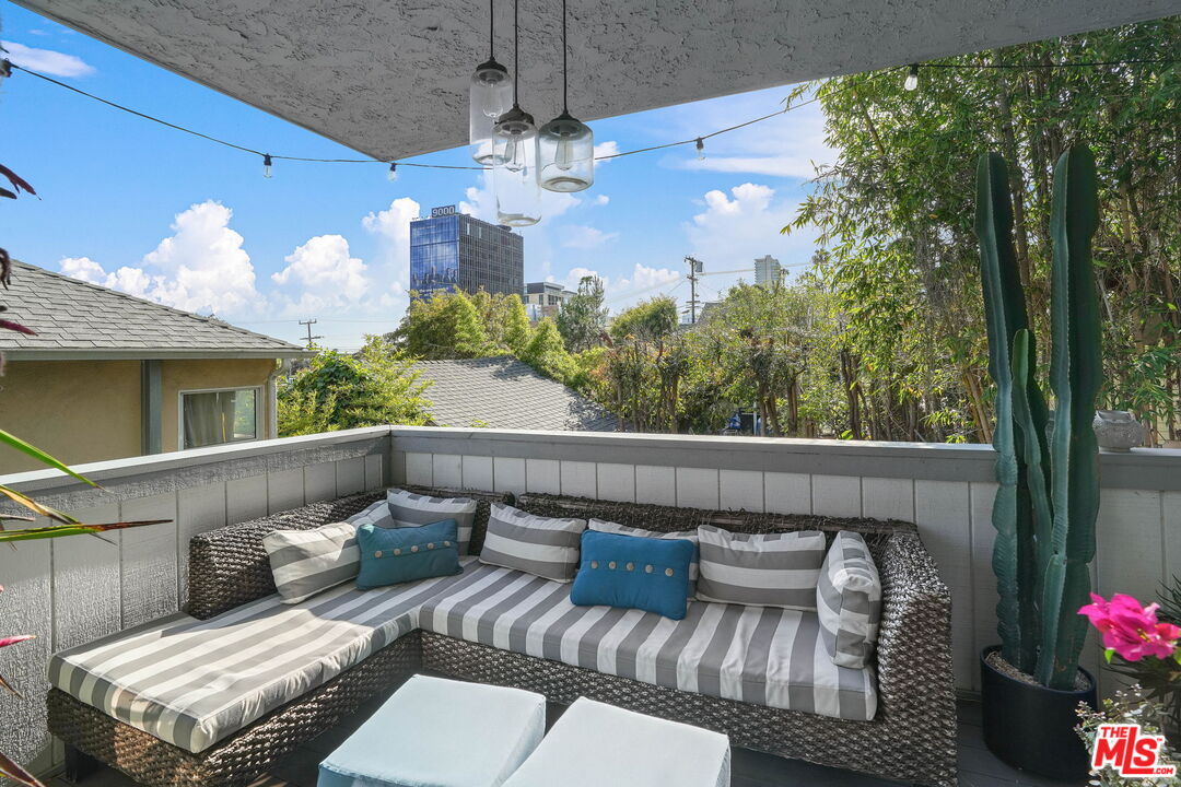 1133 N Clark St Unit: 103