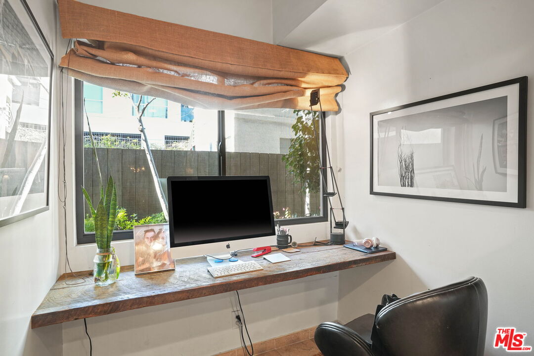 1133 N Clark St Unit: 103