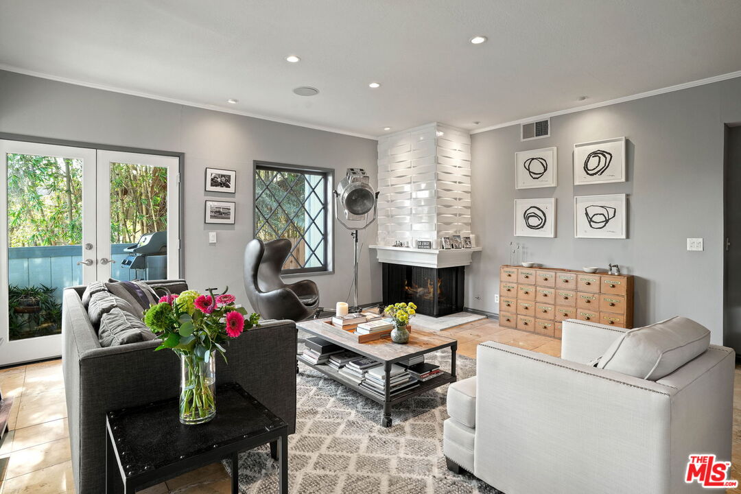 1133 N Clark St Unit: 103