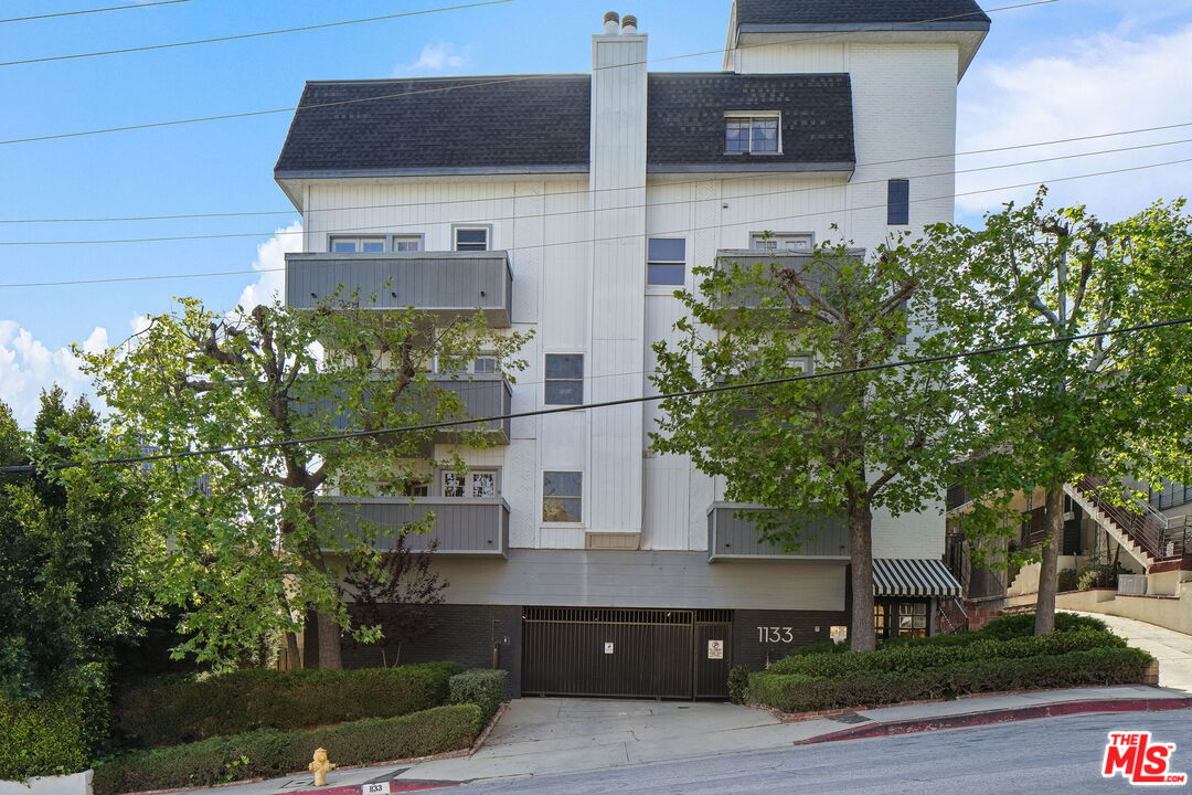 1133 N Clark St Unit: 103