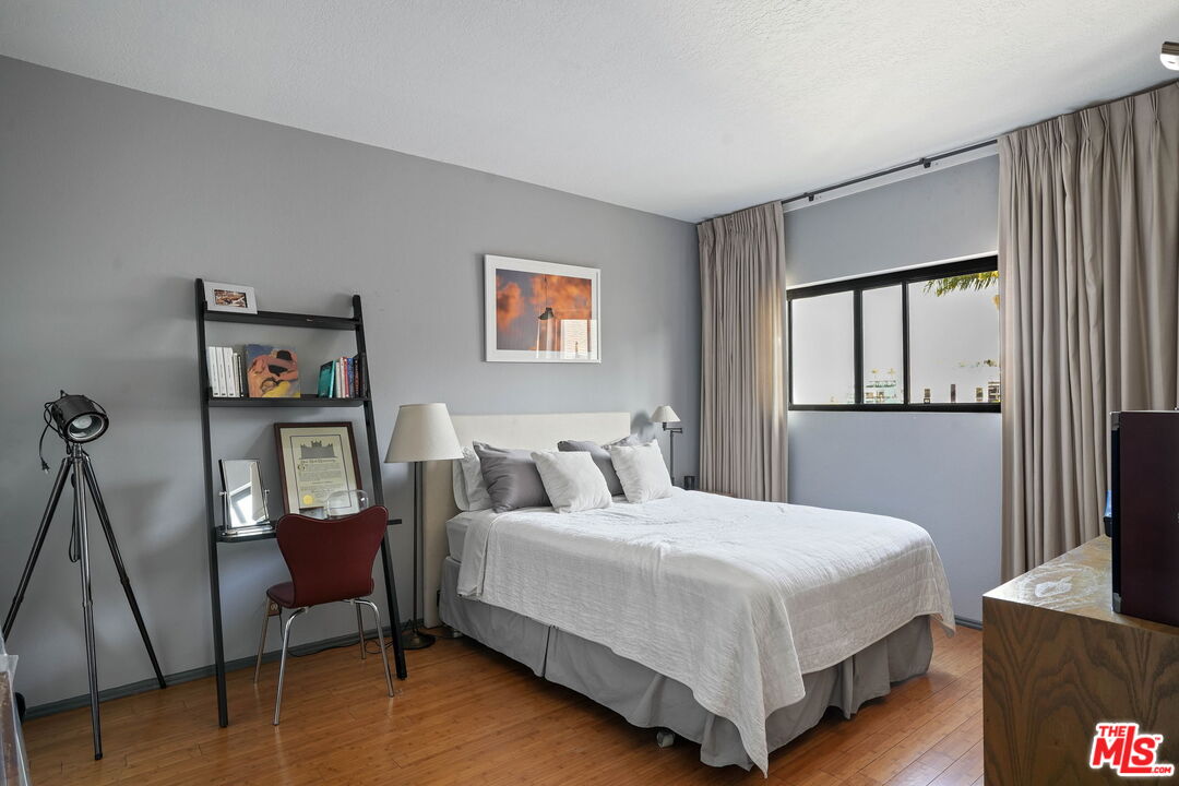 1133 N Clark St Unit: 103