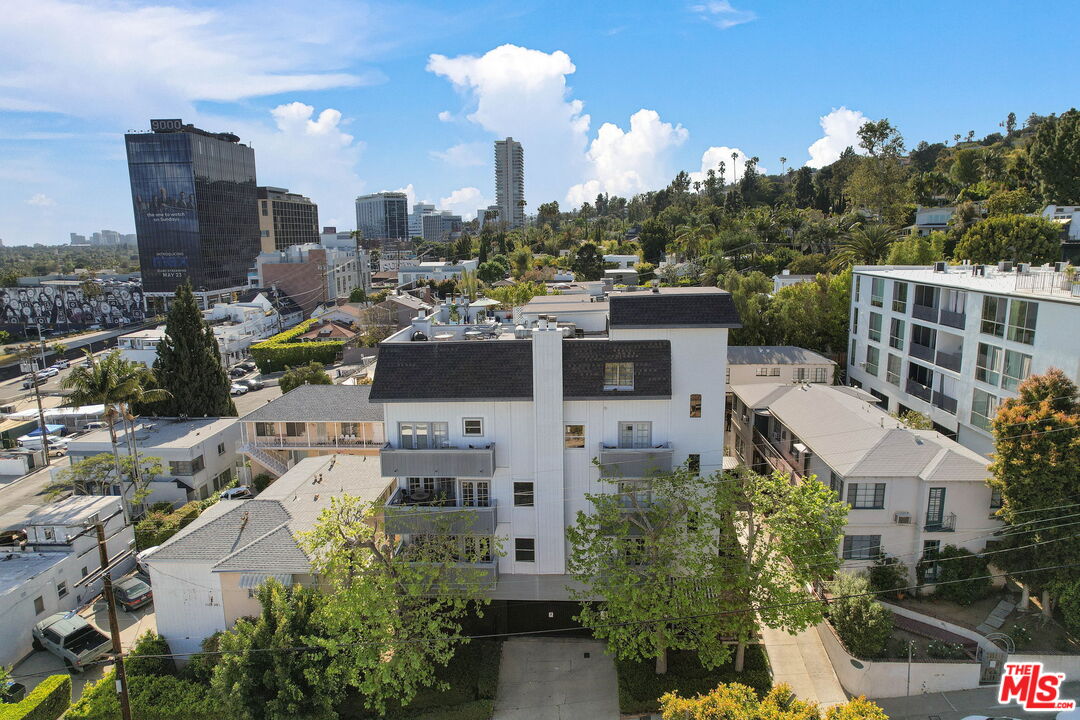 1133 N Clark St Unit: 103