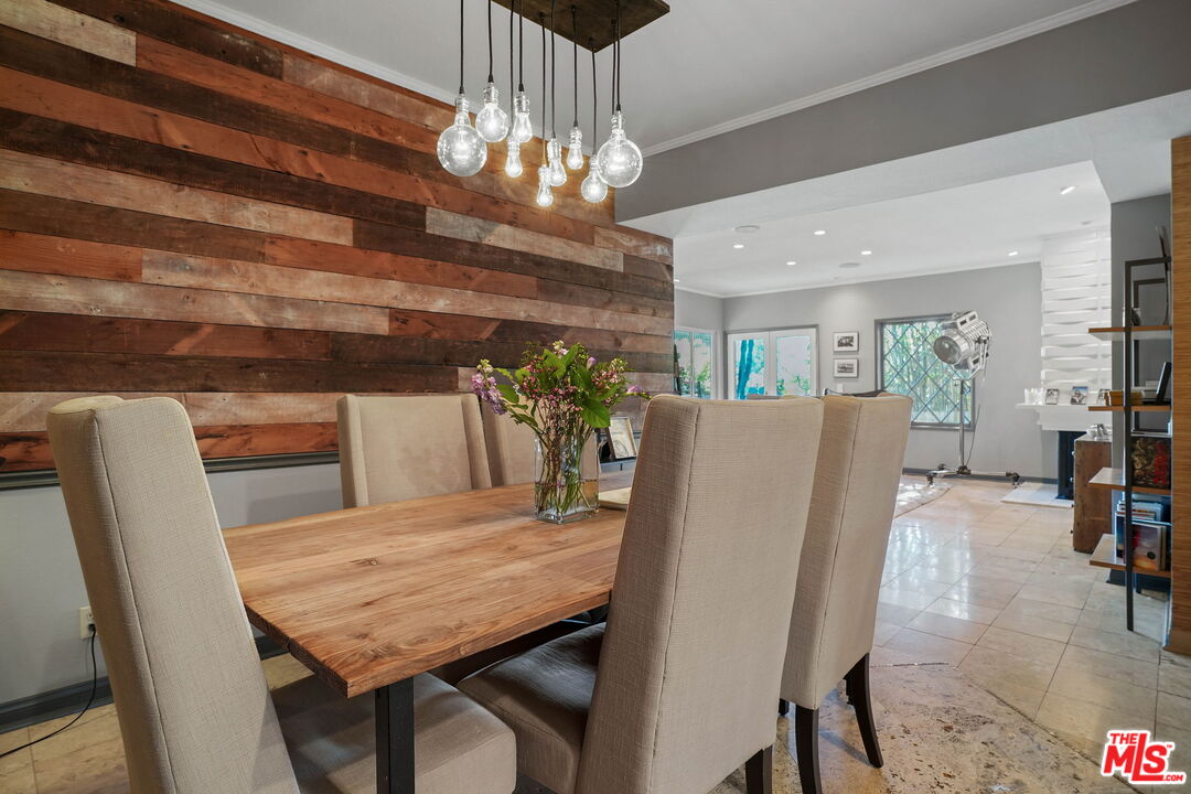 1133 N Clark St Unit: 103