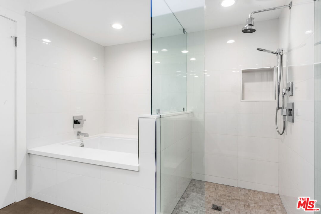 11690 Montana Ave Unit: PH303