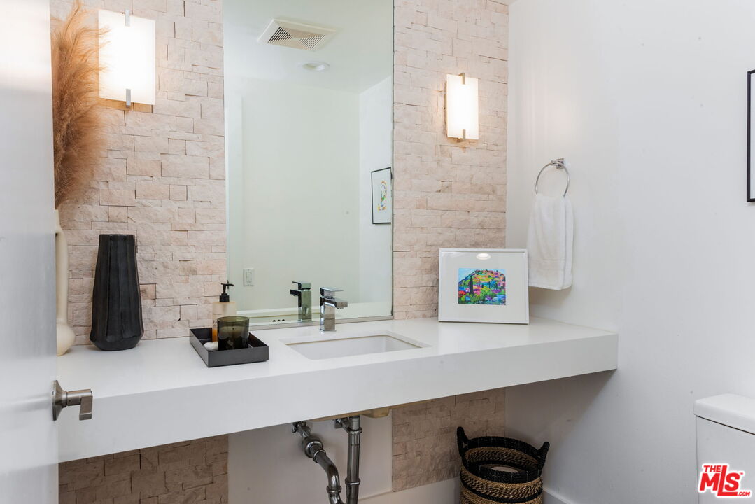 11690 Montana Ave Unit: PH303