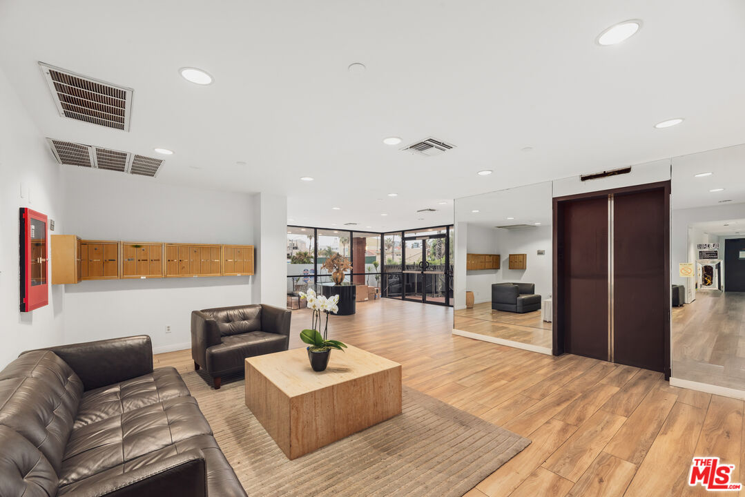 1133 5th St Unit: 204