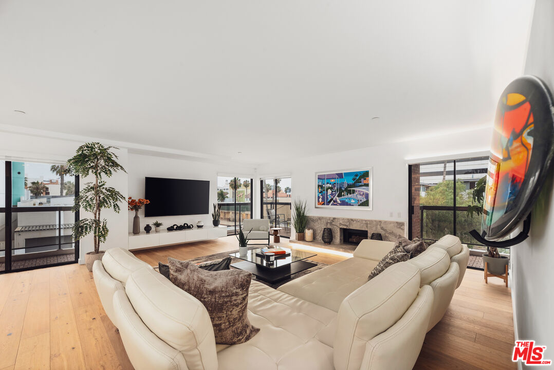 1133 5th St Unit: 204
