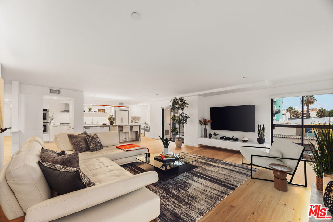 1133 5th St Unit: 204