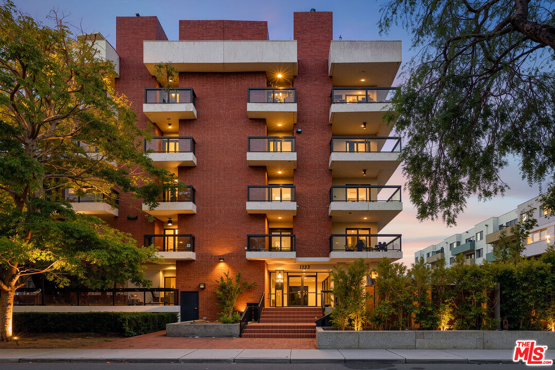 1133 5th St Unit: 204