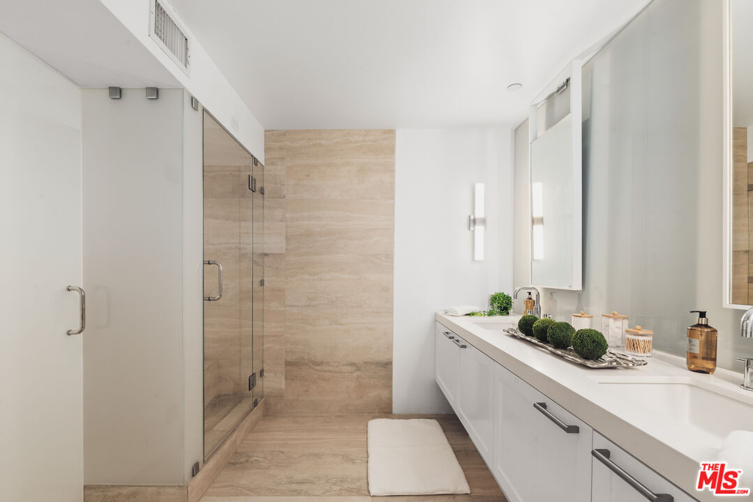 1133 5th St Unit: 204