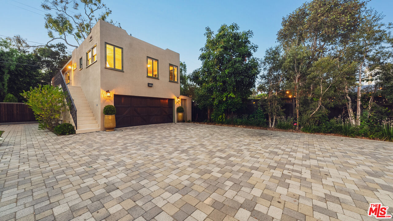 233 Marguerita Ave