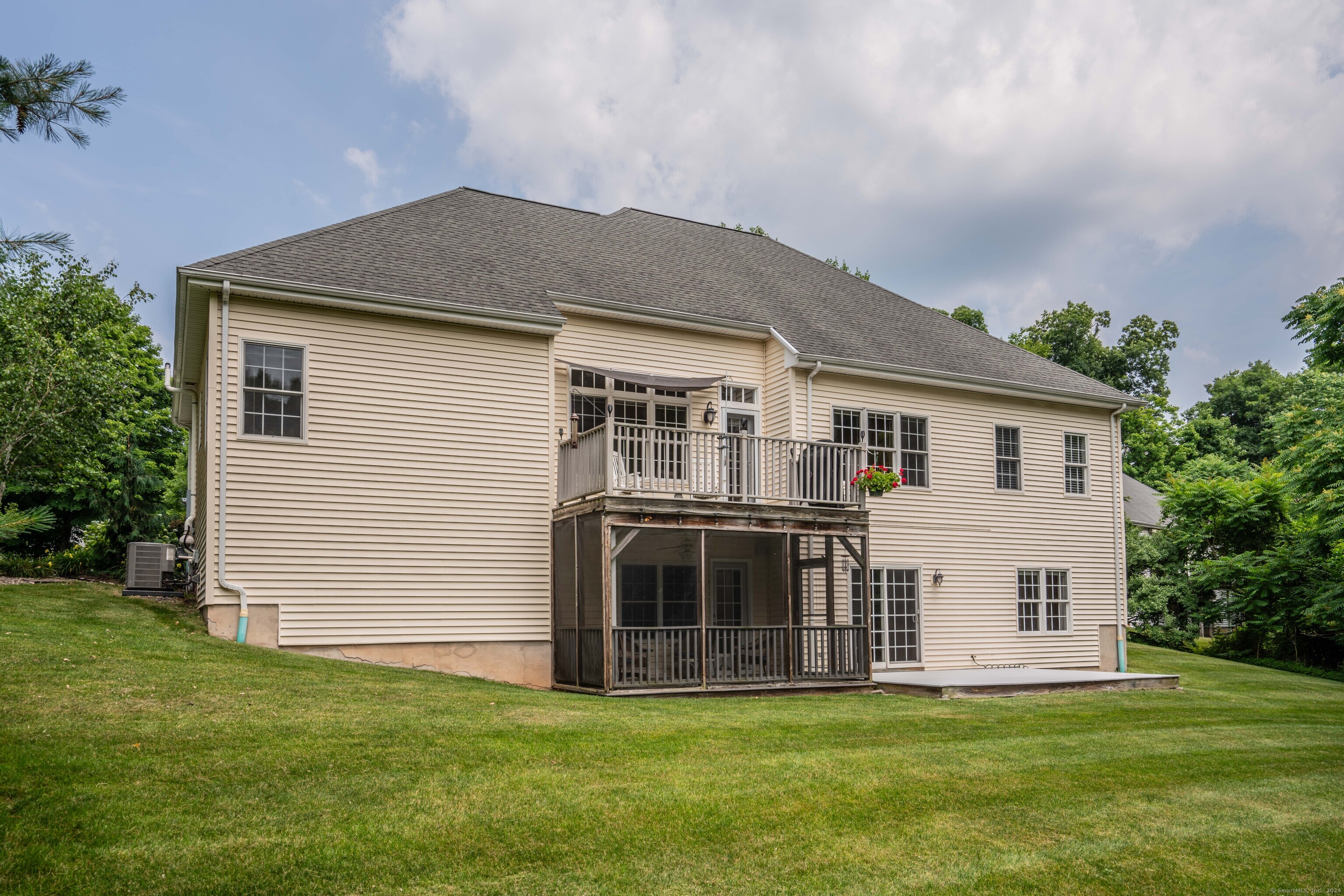 16 Worthington Drive