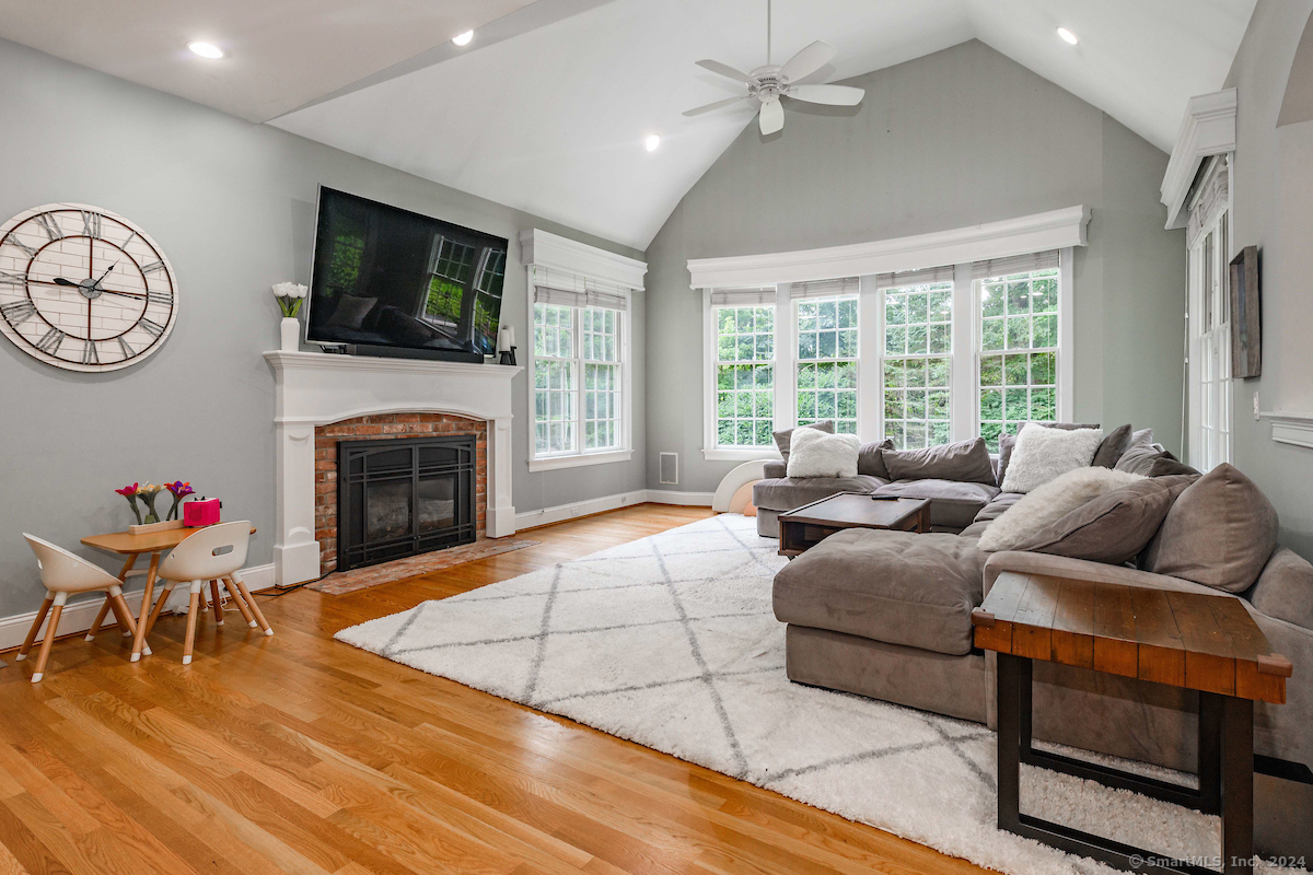 233 Kingswood Drive