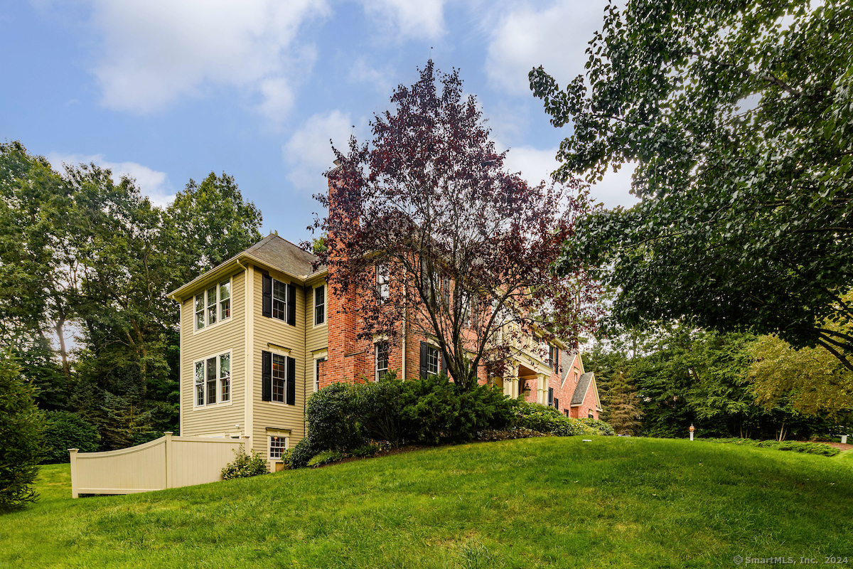 233 Kingswood Drive