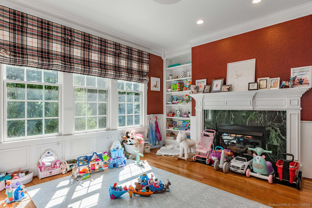 233 Kingswood Drive