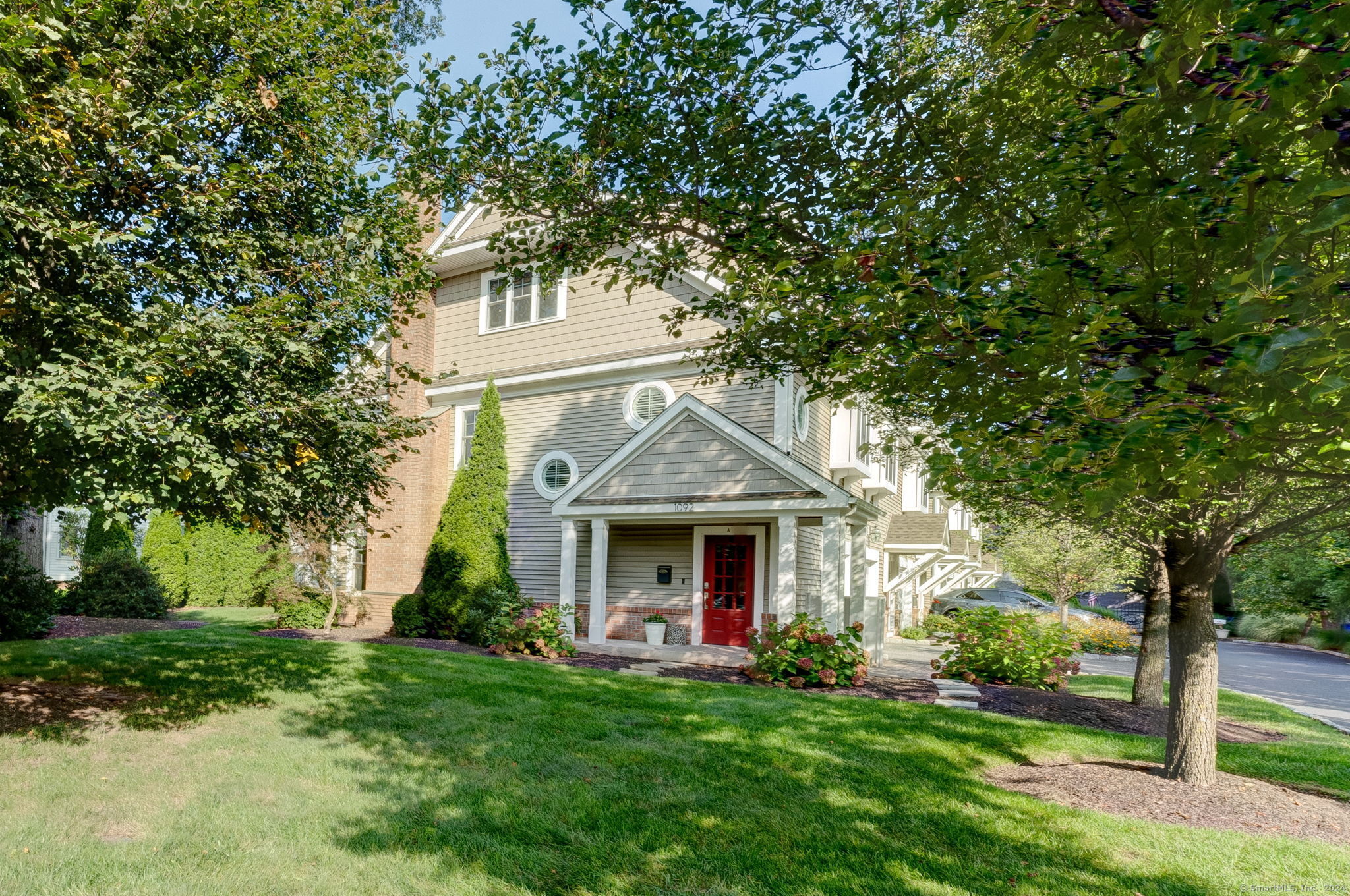 1092 Farmington Avenue APT A